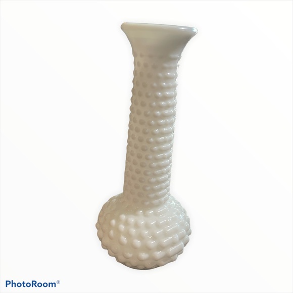 Vintage Brody Co White Milk Glass Vase. - Picture 5 of 5